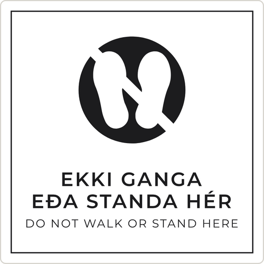 Ekki ganga eða standa hér - bannskilti, hvítt