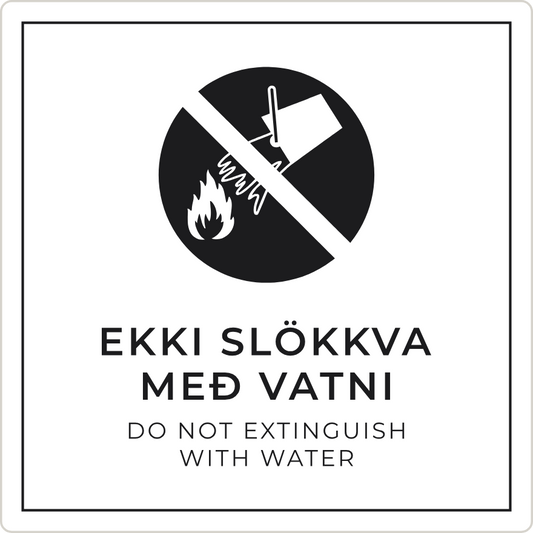 Ekki slökkva með vatni - bannskilti, hvítt