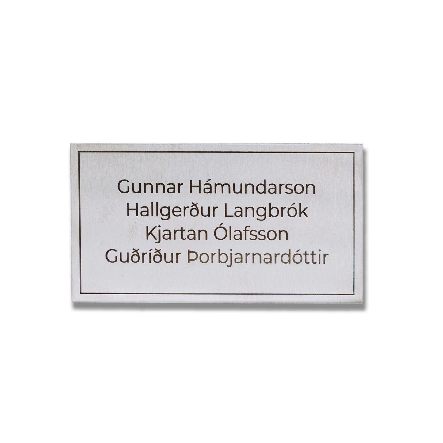 Hurðaskilti úr stáli og messing – nafnaskilti á hurð