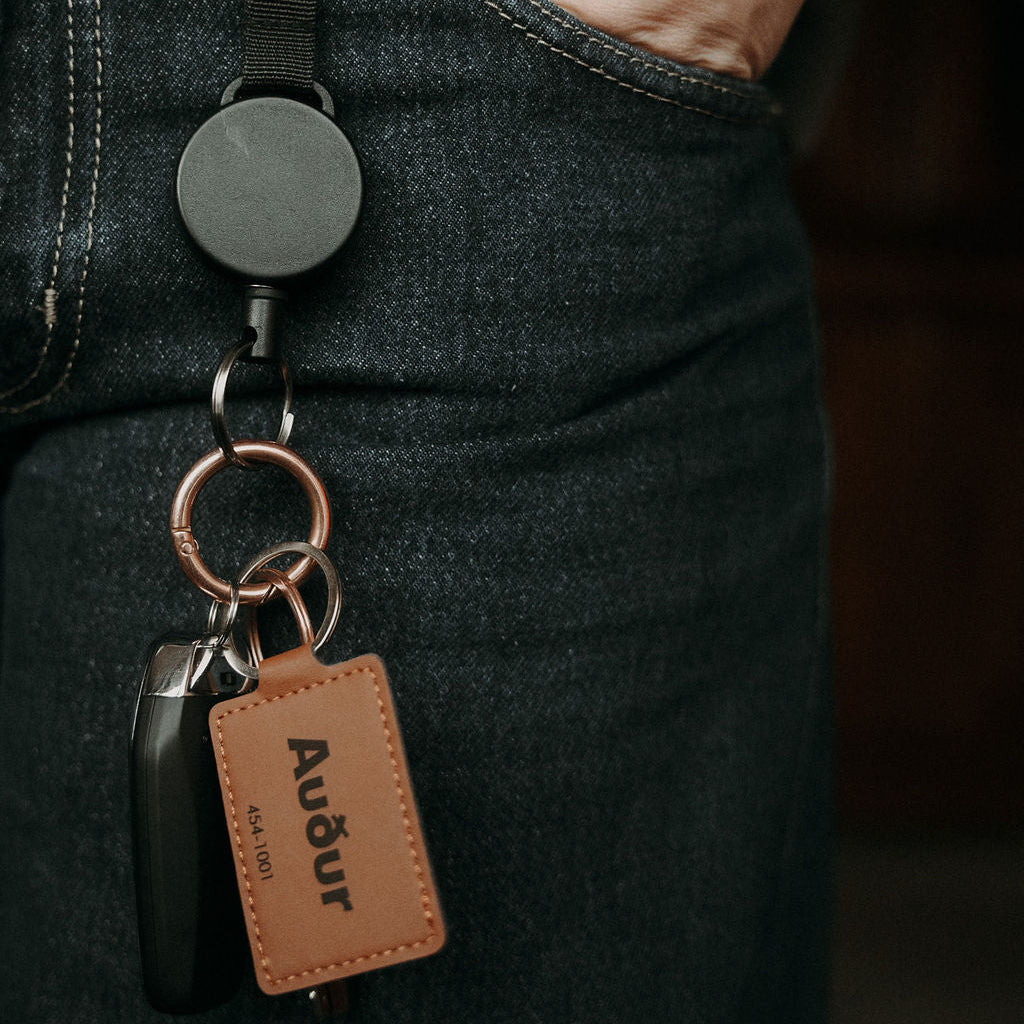 Lyklakippa-ledur-brunt-ferhyrnt-nafn