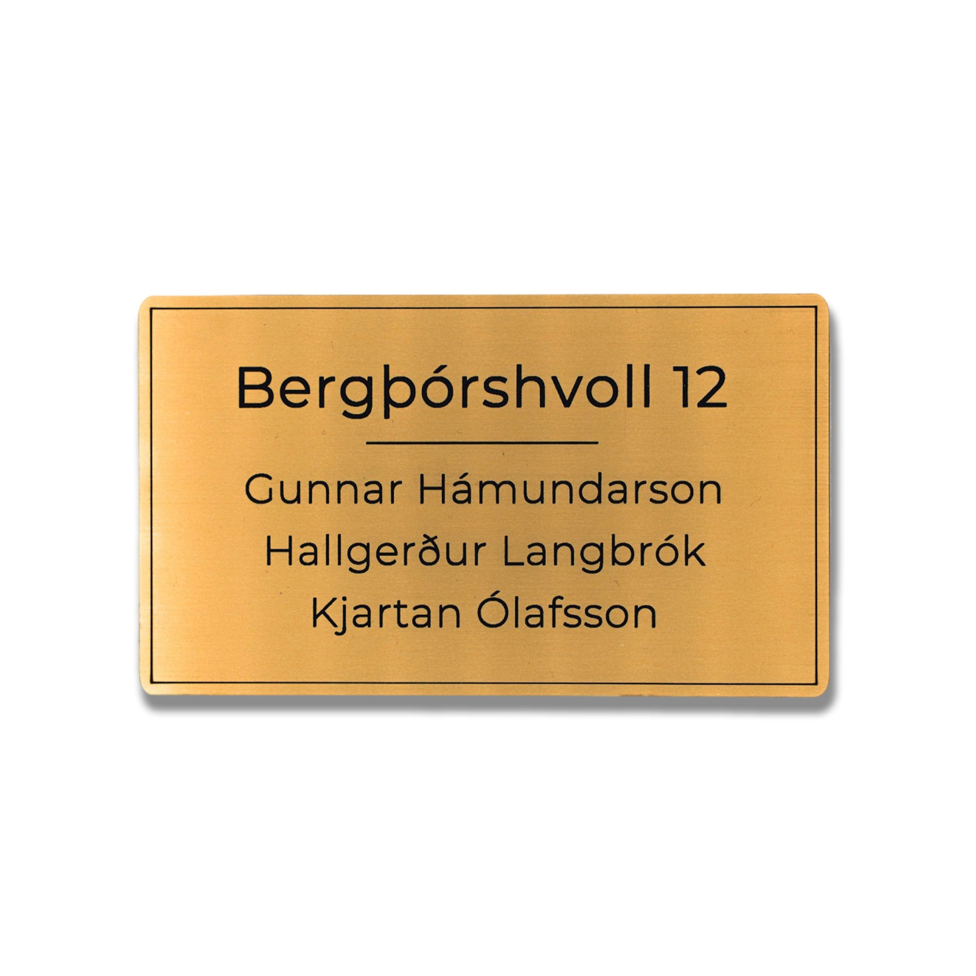 Nafnaskilti_a_hurd_gyllt_ferhyrnt-heimilisfang