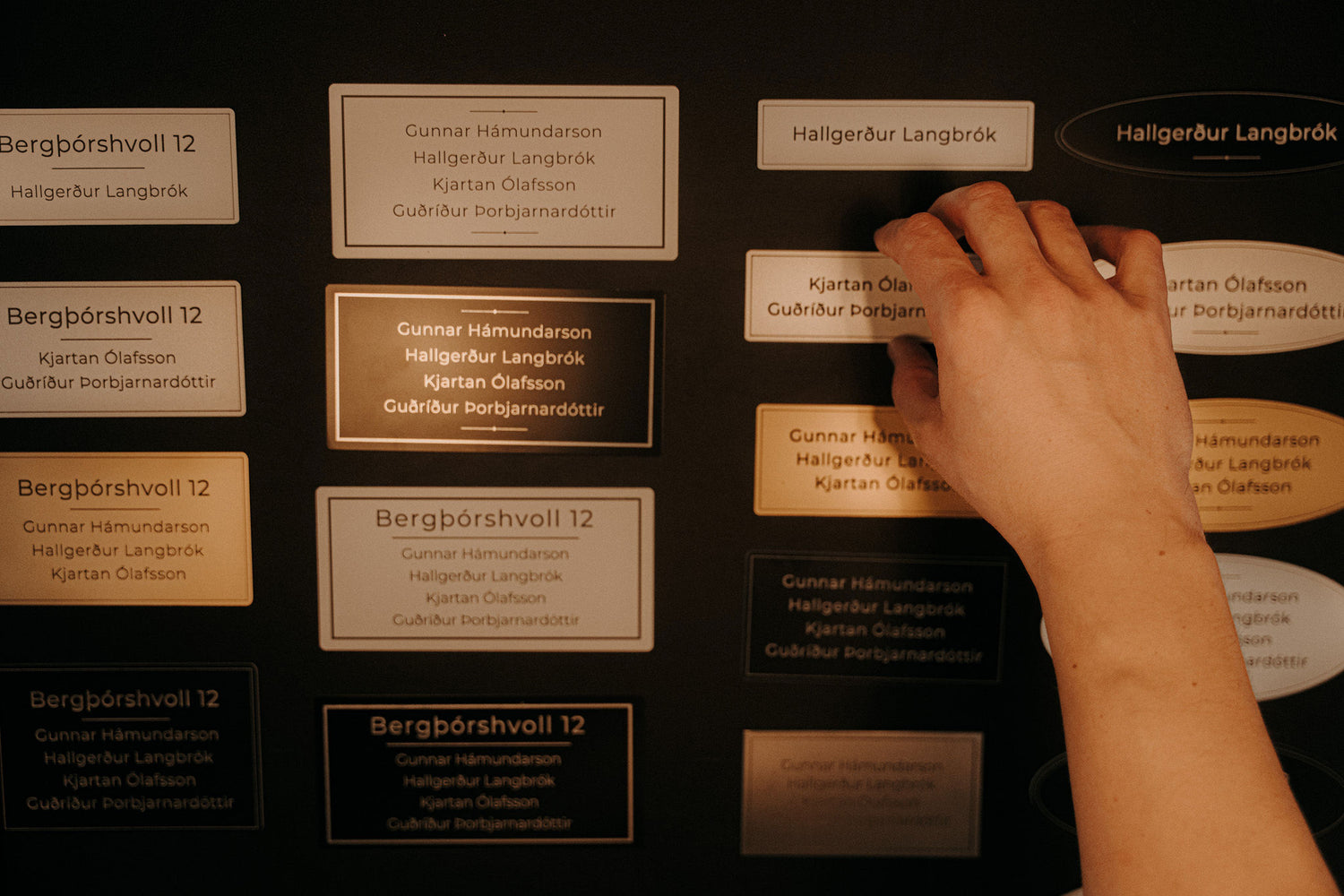 Sýnishorn af hurðaskiltum uppröðun