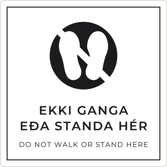 Ekki ganga eða standa hér - bannskilti, hvítt
