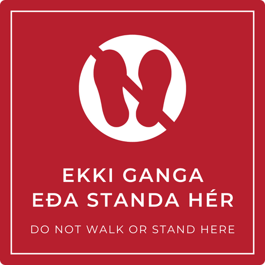 Ekki ganga eða standa hér - bannskilti, rautt