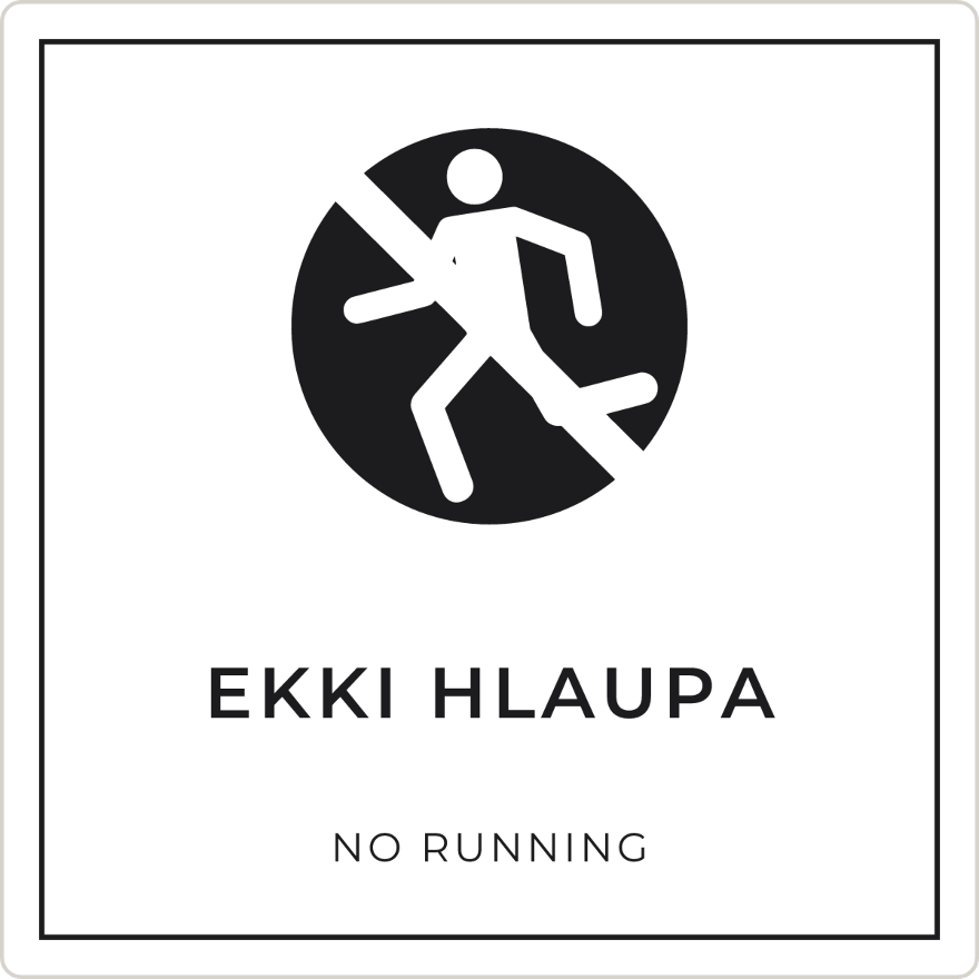 Ekki hlaupa - bannskilti, hvítt