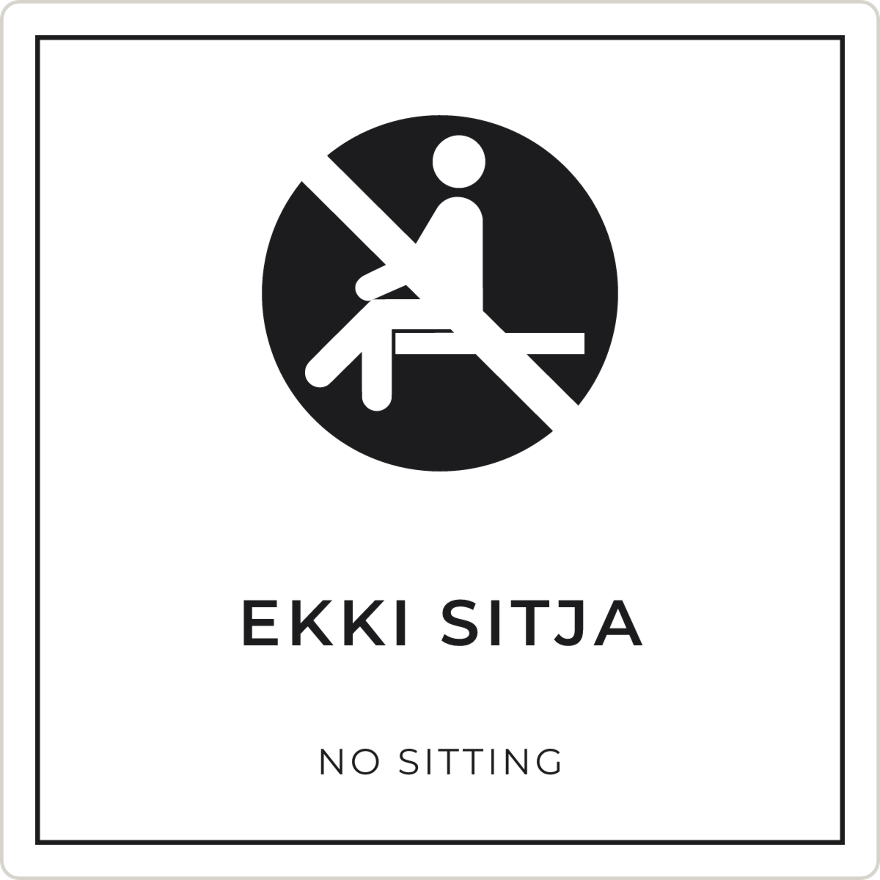 Ekki sitja - bannskilti, hvítt