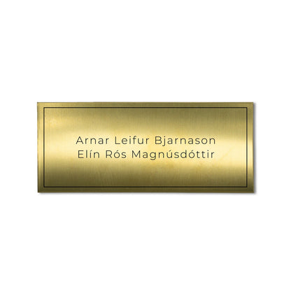 Nafnaskilti úr messing fyrir póstkassa eða hurð.