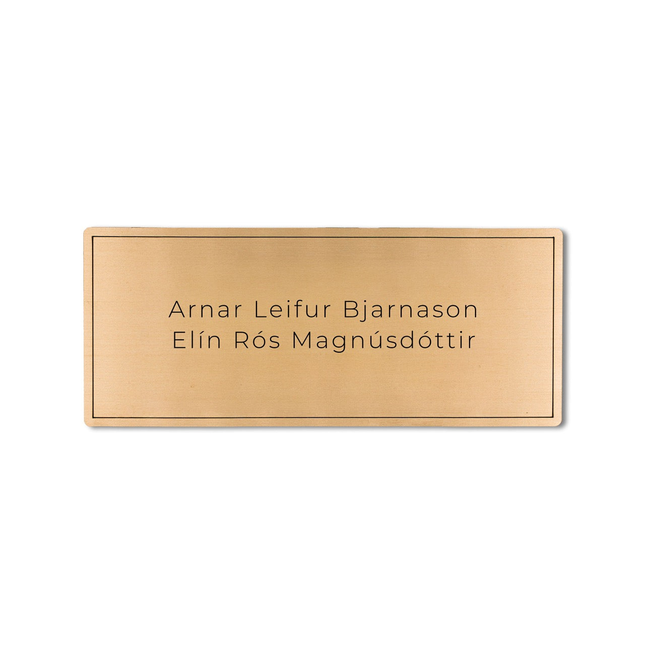 Lítið nafnaskilti gyllt. Líkist messing.