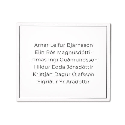 Hurðaskilti fyrir mörg nöfn. Hvítt og stílhreint.