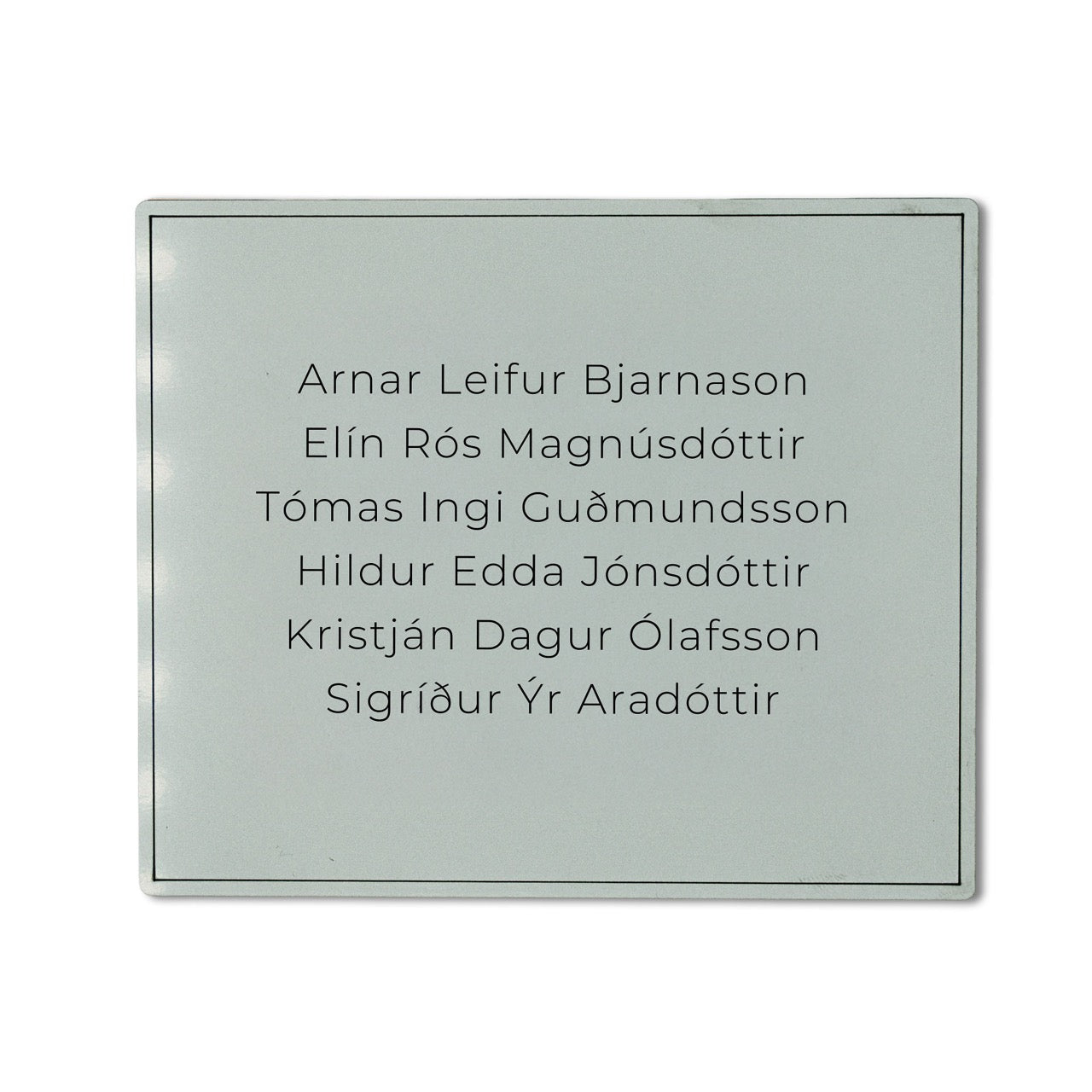 Hurðaskilti silfur. Nútímaleg merking.