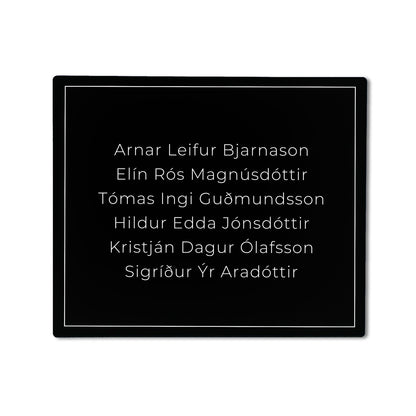 Hurðaskilti með plássi fyrir alla fjölskylduna.