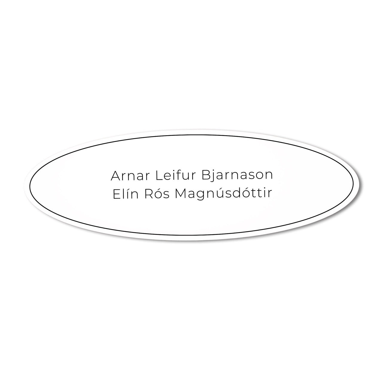 Lítið sporöskjulaga nafnaskilti hvítt.