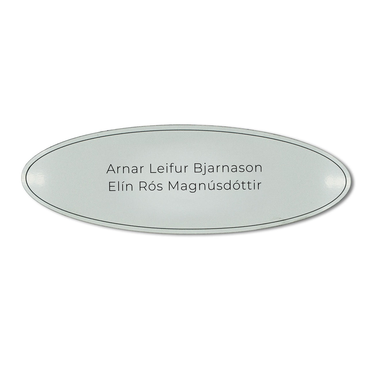 Lítið sporöskjulaga nafnaskilti silfur.