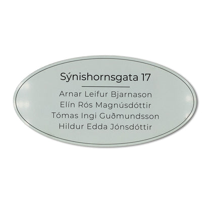 Hurðaskilti sporöskjulaga silfur með götuheiti.