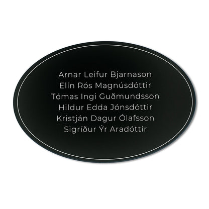 Hurðaskilti sporöskjulaga svart.