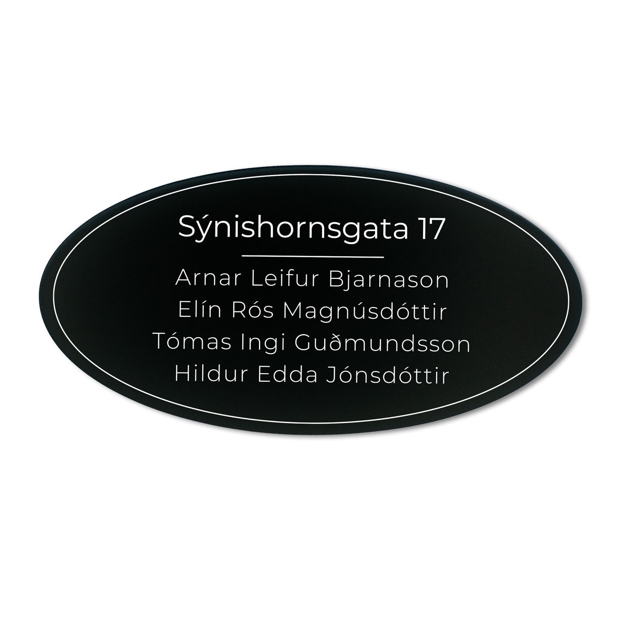 Hurðaskilti sporöskjulaga svart með götuheiti.