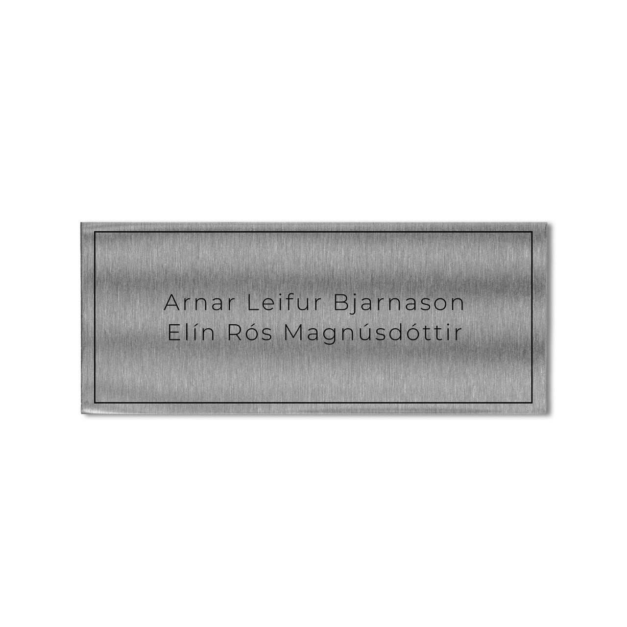 Lítið nafnaskilti úr ryðfríu stáli.