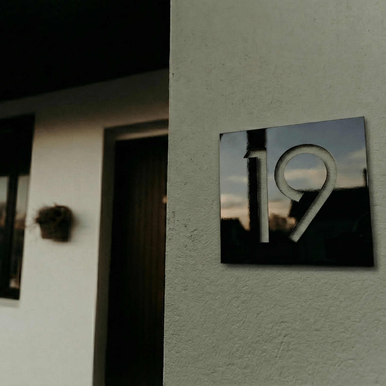 Húsnúmer svart útskorin tala