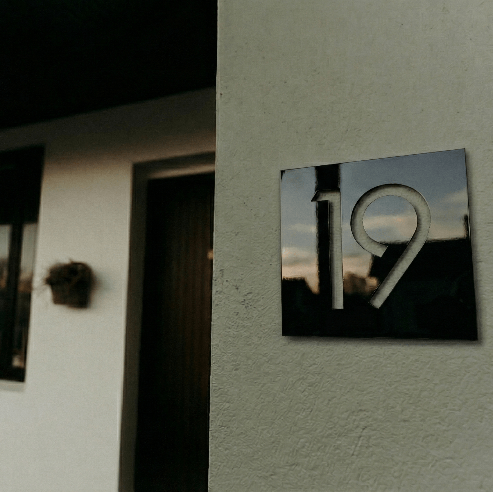 husnumer-skilti-svart-synishorn