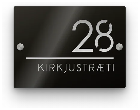 Húsnúmeraskilti úr svörtu akrýli með númeri og götu